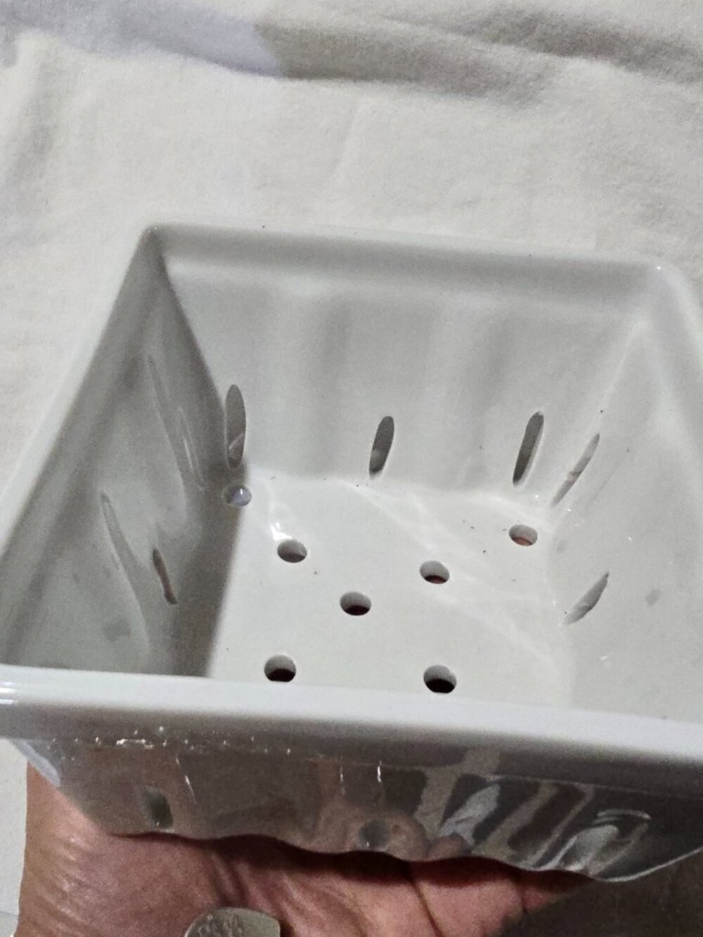 Crate & Barrel White Ceramic Berry Basket Colander Ceramic Produce Strainer GUC